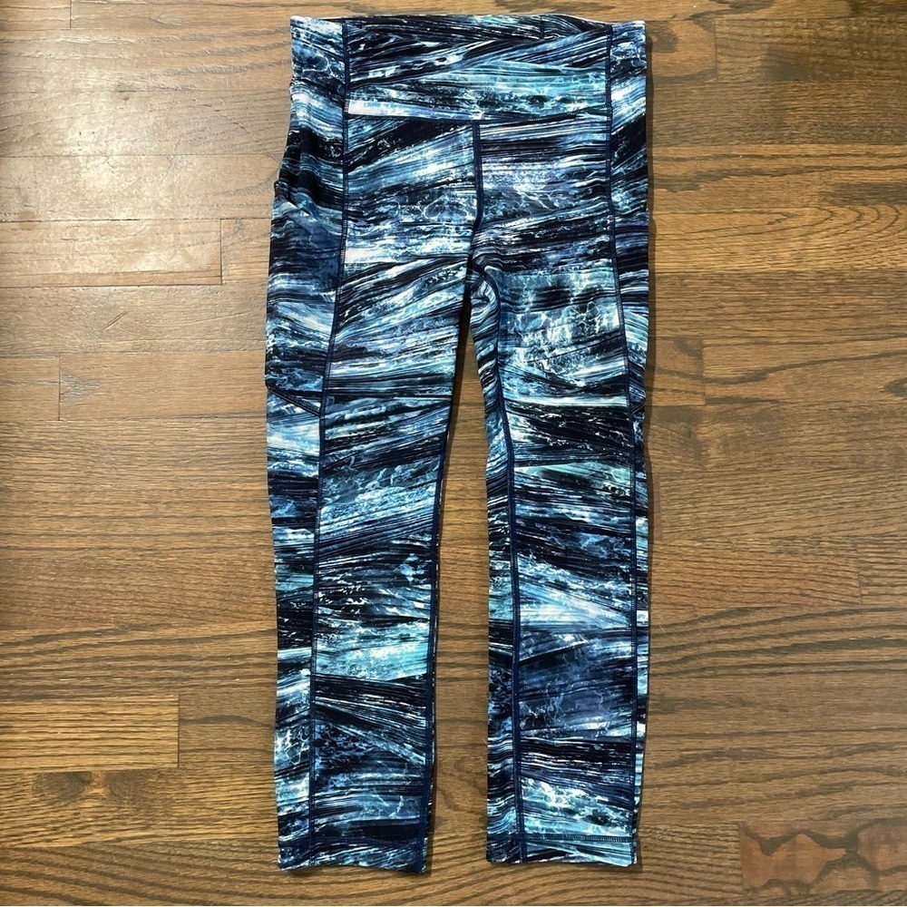 Lululemon Speed Up Crop (21" Inseam), Shorelines Multi Blue size 4